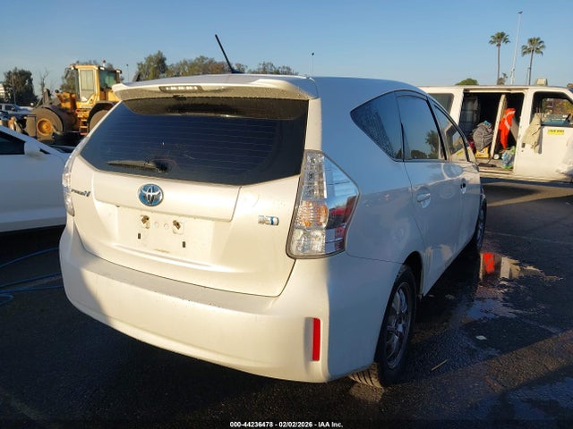 Toyota Prius V Three 2014 JTDZN3EU5EJ008182 Image 4