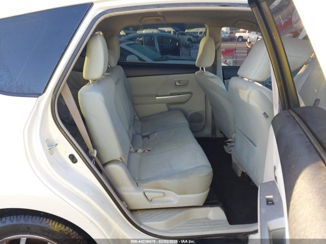Toyota Prius V Three 2014 JTDZN3EU5EJ008182 Image 8