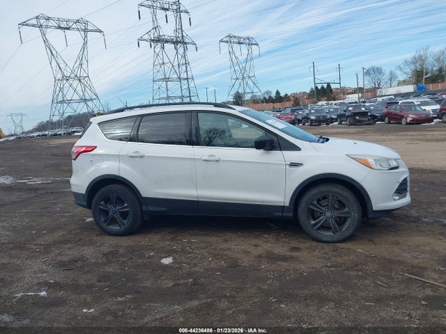 1FMCU9GX9GUA80485 Ford ESCAPE SE