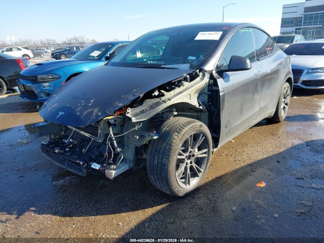 2024 TESLA MODEL Y 7SAYGDEEXRA323125 Photo 1