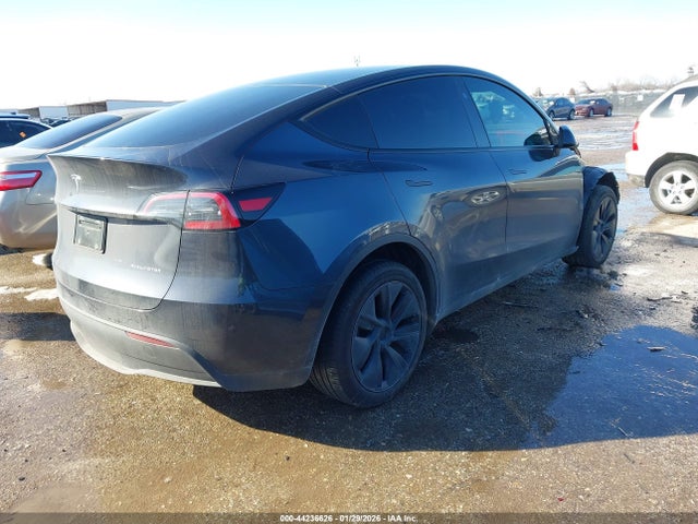 2024 TESLA MODEL Y 7SAYGDEEXRA323125 Photo 3