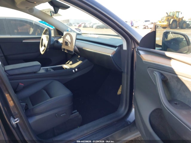 2024 TESLA MODEL Y 7SAYGDEEXRA323125 Photo 4