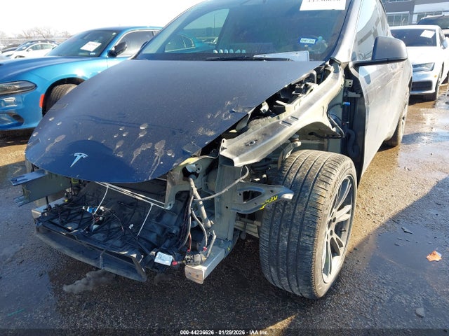 2024 TESLA MODEL Y 7SAYGDEEXRA323125 Photo 5