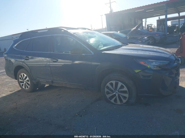 44236712 :رقم المزاد ، 4S4BTACC2P3172563 vin ، 2023 Subaru Outback Premium مزاد بيع