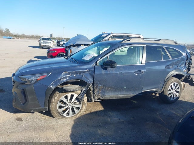 44236712 :رقم المزاد ، 4S4BTACC2P3172563 vin ، 2023 Subaru Outback Premium مزاد بيع