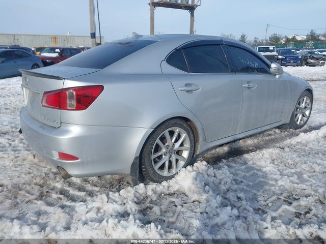 2011 LEXUS IS 350 JTHCE5C27B5000672 Photo 3
