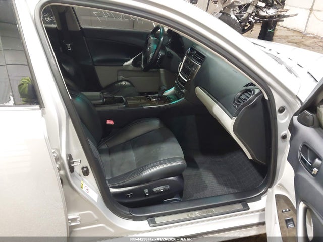 2011 LEXUS IS 350 JTHCE5C27B5000672 Photo 4