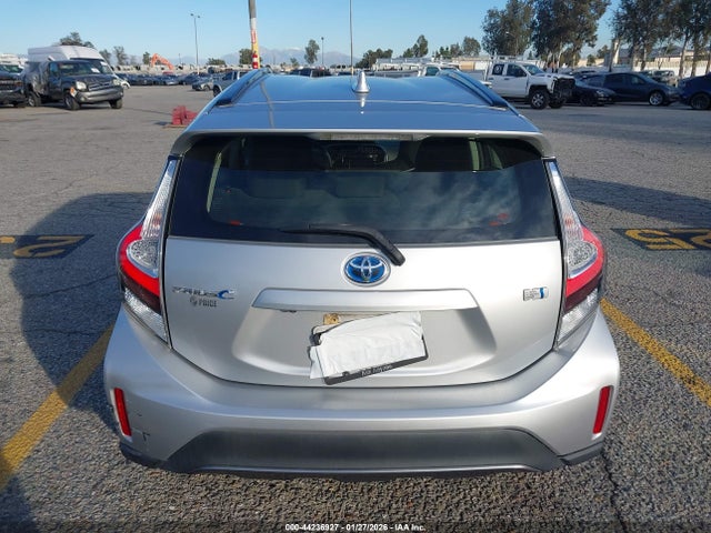 JTDKDTB30J1616573 Toyota Prius C One