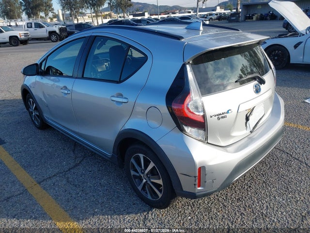 JTDKDTB30J1616573 Toyota Prius C One