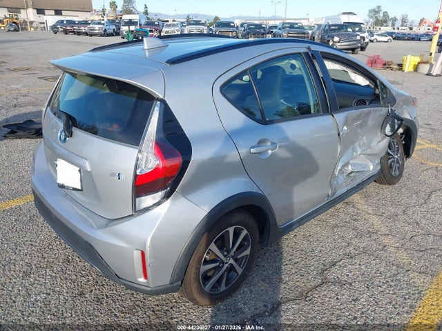 JTDKDTB30J1616573 Toyota Prius C One