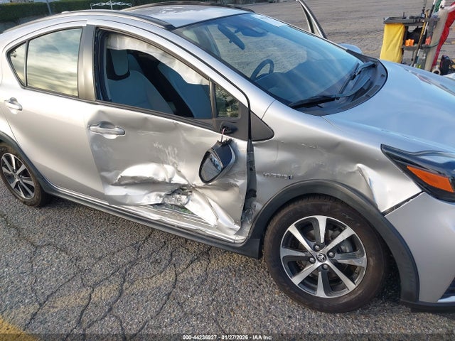 JTDKDTB30J1616573 Toyota Prius C One