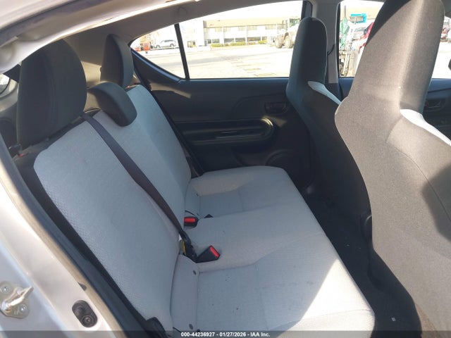 JTDKDTB30J1616573 Toyota Prius C One