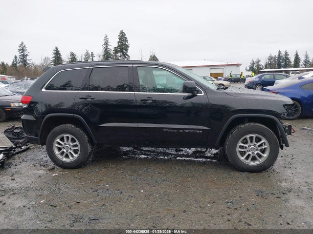 1C4RJFAG9JC432704 Jeep Grand Cherokee Laredo 4x4