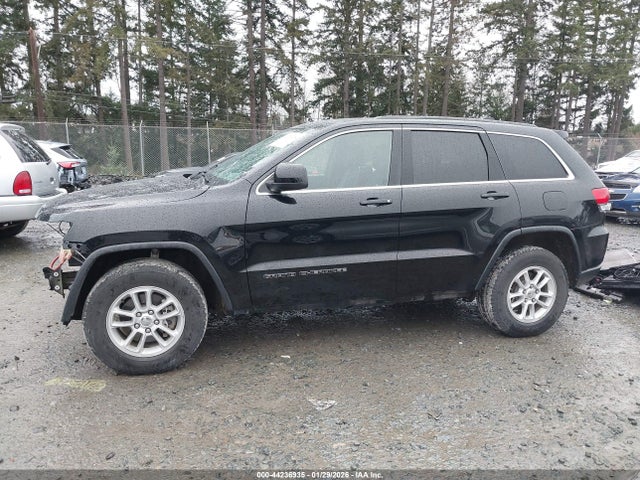 1C4RJFAG9JC432704 Jeep Grand Cherokee Laredo 4x4