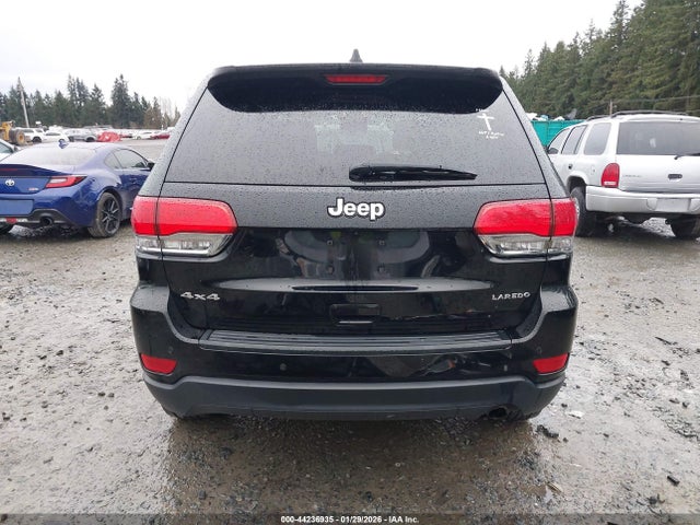 1C4RJFAG9JC432704 Jeep Grand Cherokee Laredo 4x4
