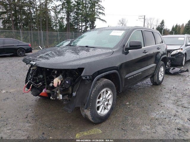 1C4RJFAG9JC432704 Jeep Grand Cherokee Laredo 4x4