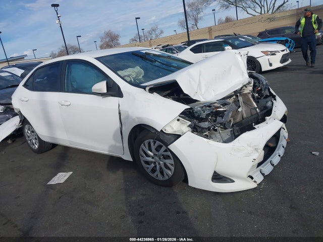 5YFBURHE0KP915117 Toyota COROLLA LE
