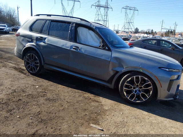 2023 BMW X7 5UX23EM00P9N89076
