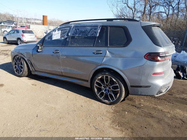 2023 BMW X7 5UX23EM00P9N89076 Photo 2