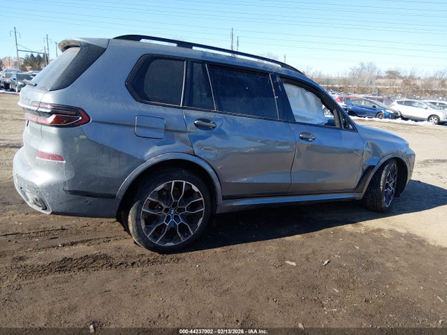 2023 BMW X7 5UX23EM00P9N89076 Photo 3
