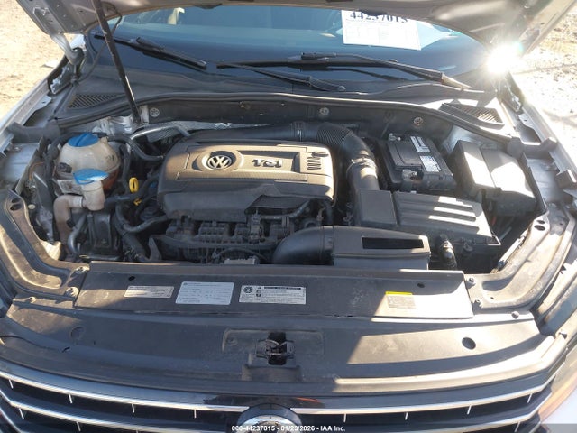 1VWAT7A31GC017876 Volkswagen Passat 1.8t S
