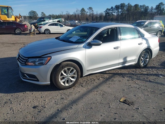 1VWAT7A31GC017876 Volkswagen Passat 1.8t S
