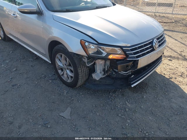 1VWAT7A31GC017876 Volkswagen Passat 1.8t S