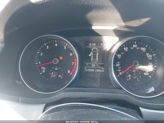 1VWAT7A31GC017876 Volkswagen Passat 1.8t S