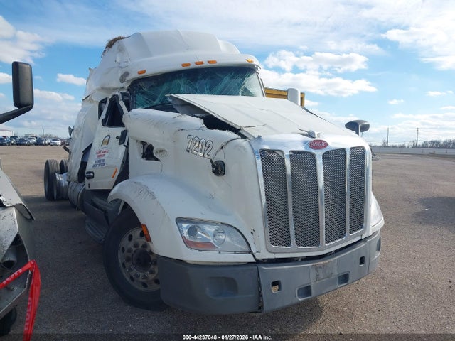 Продажа на аукционе авто 2021 Peterbilt 579, vin: 1XPBD49X3MD736156, номер лота: 44237048