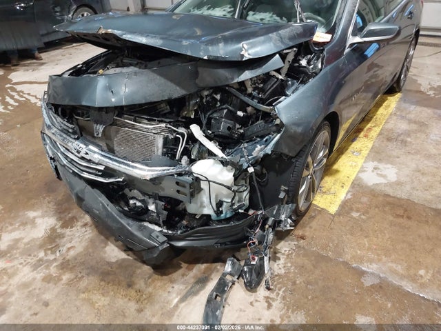 1G1ZD5ST0MF028392 Chevrolet Malibu Fwd Lt