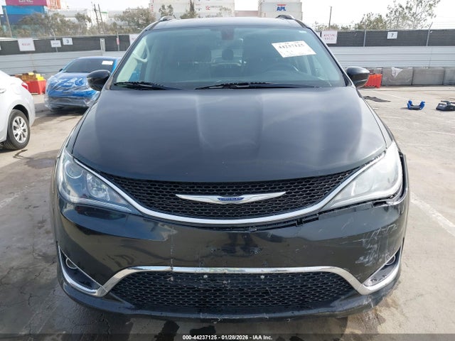 Auction sale of the 2019 Chrysler Pacifica Touring L, vin: 2C4RC1BG2KR592749, lot number: 44237125