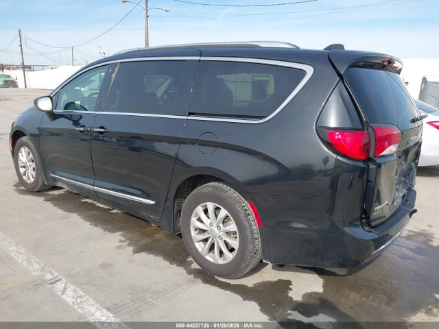 Auction sale of the 2019 Chrysler Pacifica Touring L, vin: 2C4RC1BG2KR592749, lot number: 44237125
