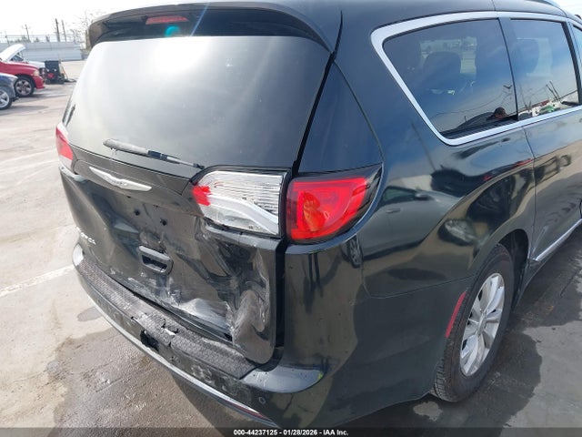 Auction sale of the 2019 Chrysler Pacifica Touring L, vin: 2C4RC1BG2KR592749, lot number: 44237125