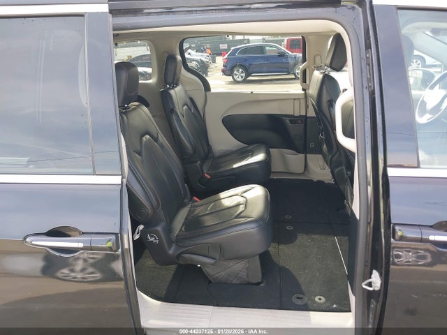 Auction sale of the 2019 Chrysler Pacifica Touring L, vin: 2C4RC1BG2KR592749, lot number: 44237125