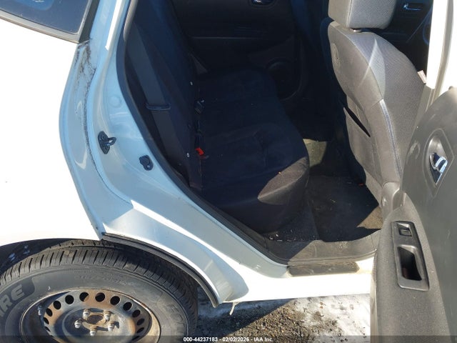 JN8AS5MT8FW158516 Nissan Rogue Select S