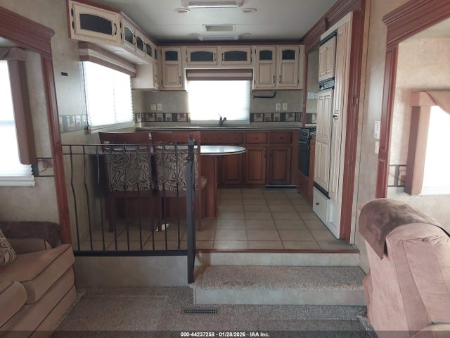Продажа на аукционе авто 2012 Kz Stoneridge 37' 5th Wheel, vin: 4EZFY3628C6060721, номер лота: 44237258