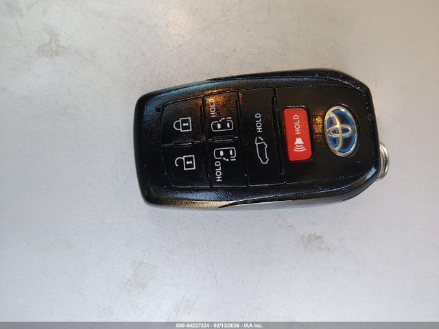 5TDZSKFC9NS064394 Toyota Sienna Limited