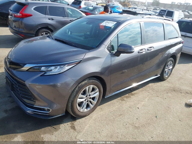 5TDZSKFC9NS064394 Toyota Sienna Limited