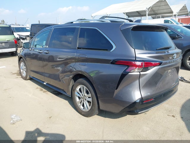 5TDZSKFC9NS064394 Toyota Sienna Limited