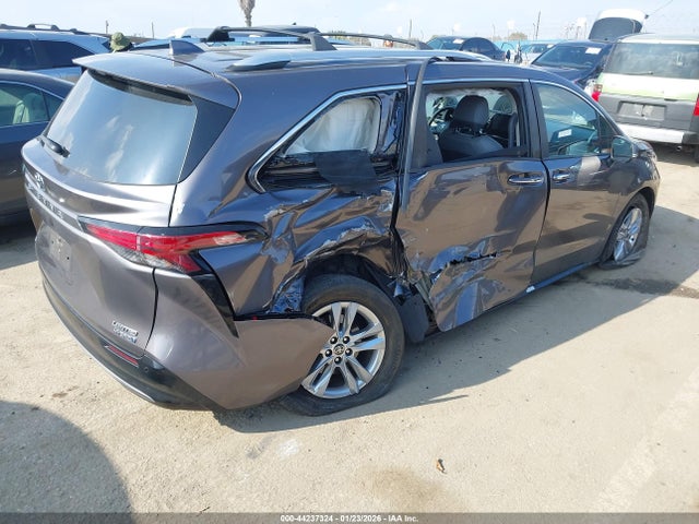 5TDZSKFC9NS064394 Toyota Sienna Limited