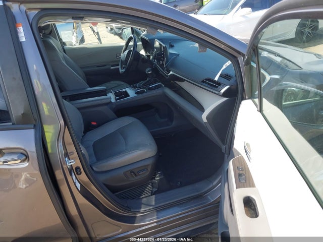 5TDZSKFC9NS064394 Toyota Sienna Limited