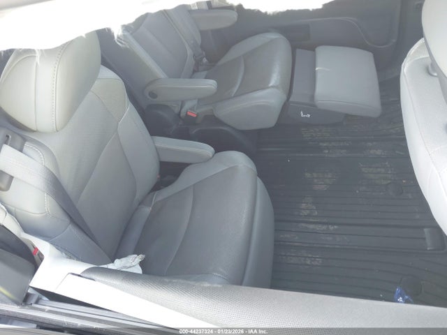 5TDZSKFC9NS064394 Toyota Sienna Limited