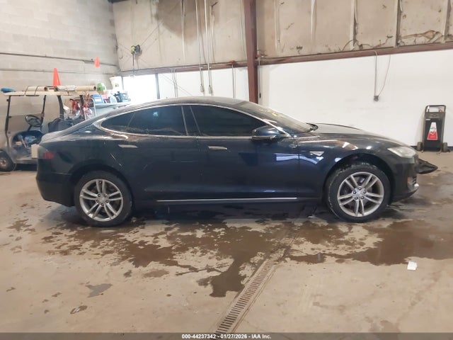 Tesla Model S P85 2014 5YJSA1H12EFP50372 Image 13
