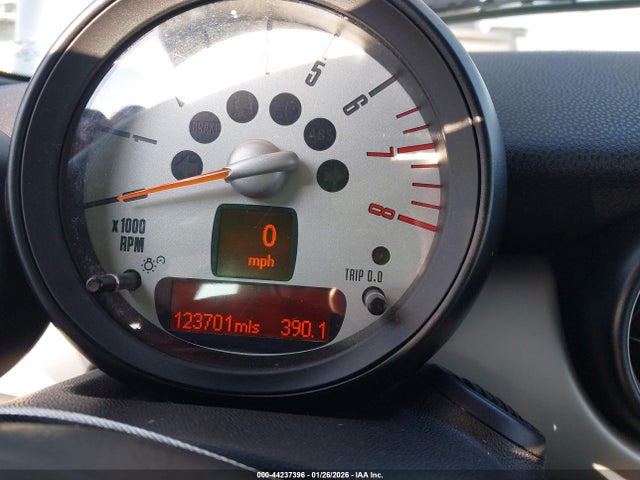 2011 MINI COOPER WMWZN3C50BT133602 Photo 6