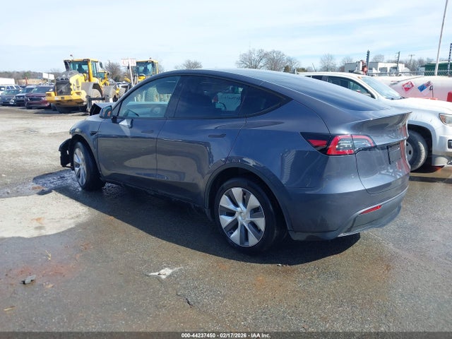 2023 TESLA MODEL Y 7SAYGDEE6PA122285 Photo 2