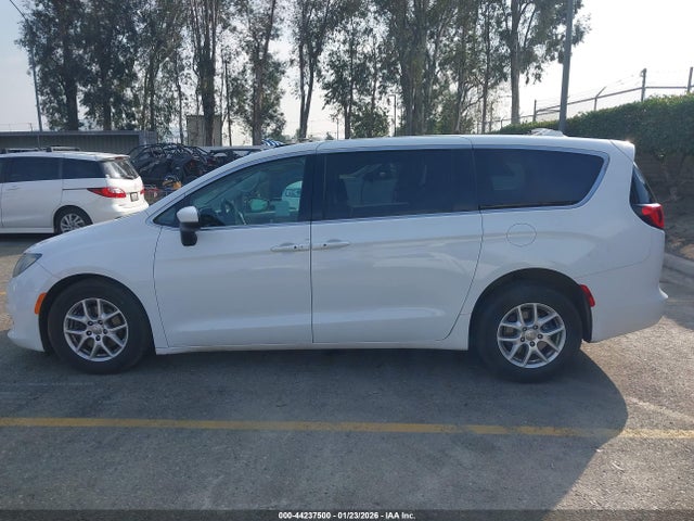 2C4RC1DGXHR840462 Chrysler Pacifica Touring