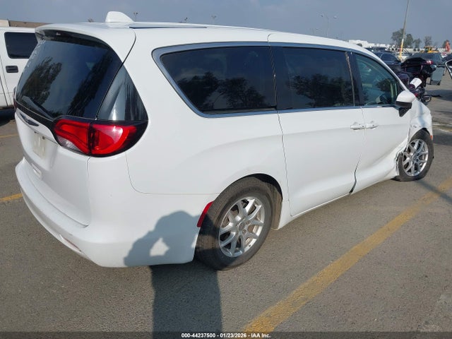 2C4RC1DGXHR840462 Chrysler Pacifica Touring