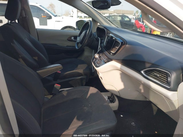 2C4RC1DGXHR840462 Chrysler Pacifica Touring