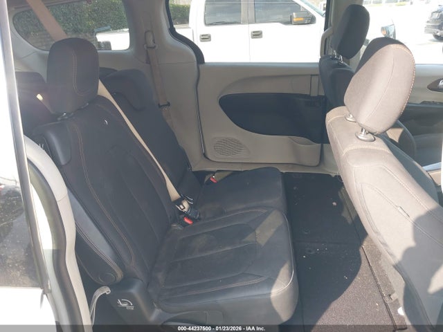2C4RC1DGXHR840462 Chrysler Pacifica Touring