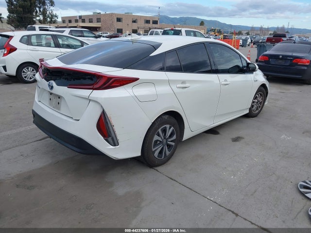Toyota Prius Prime Premium 2017 JTDKARFP3H3063196 Image 4